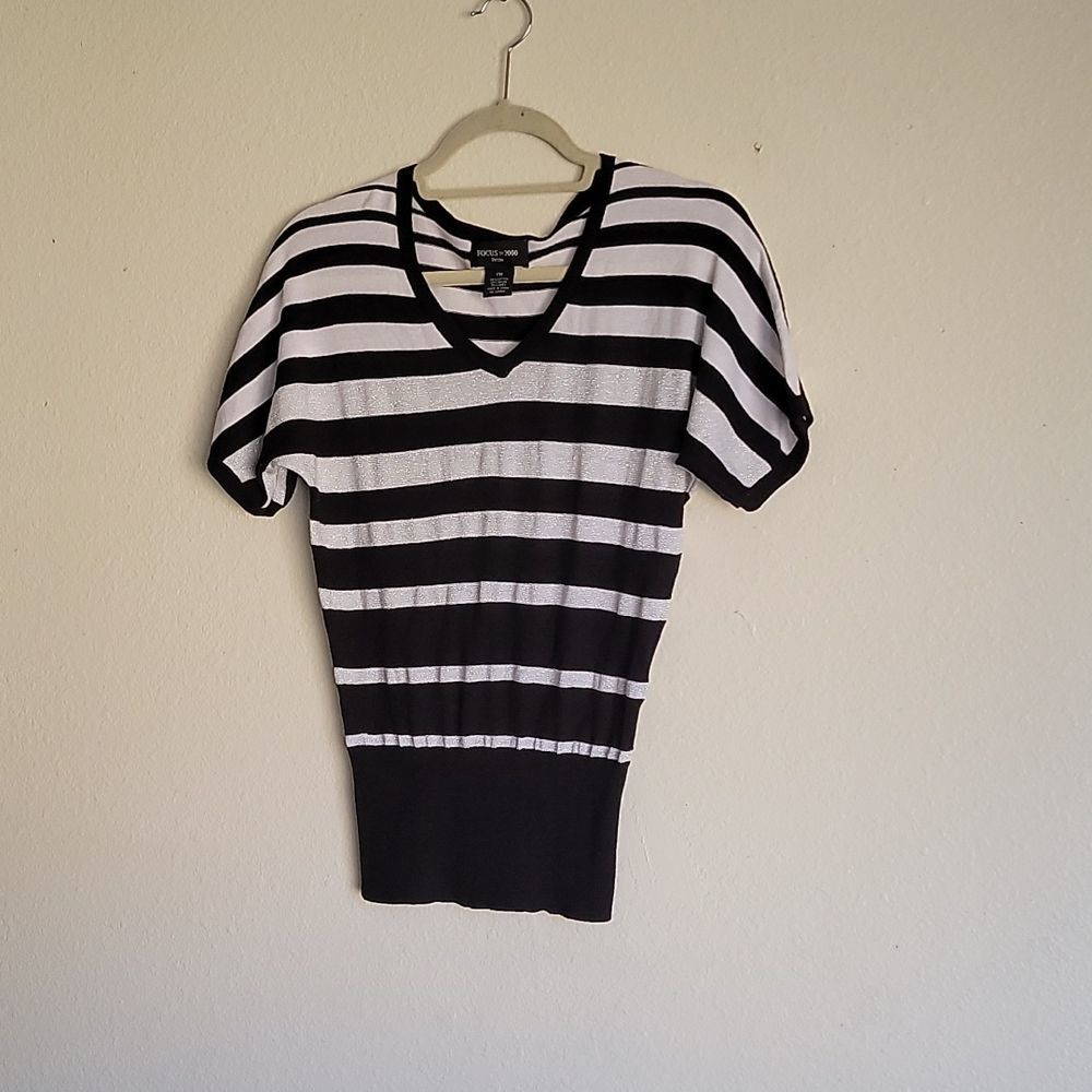 FOCUS  2000 vneck blouse size PM petite